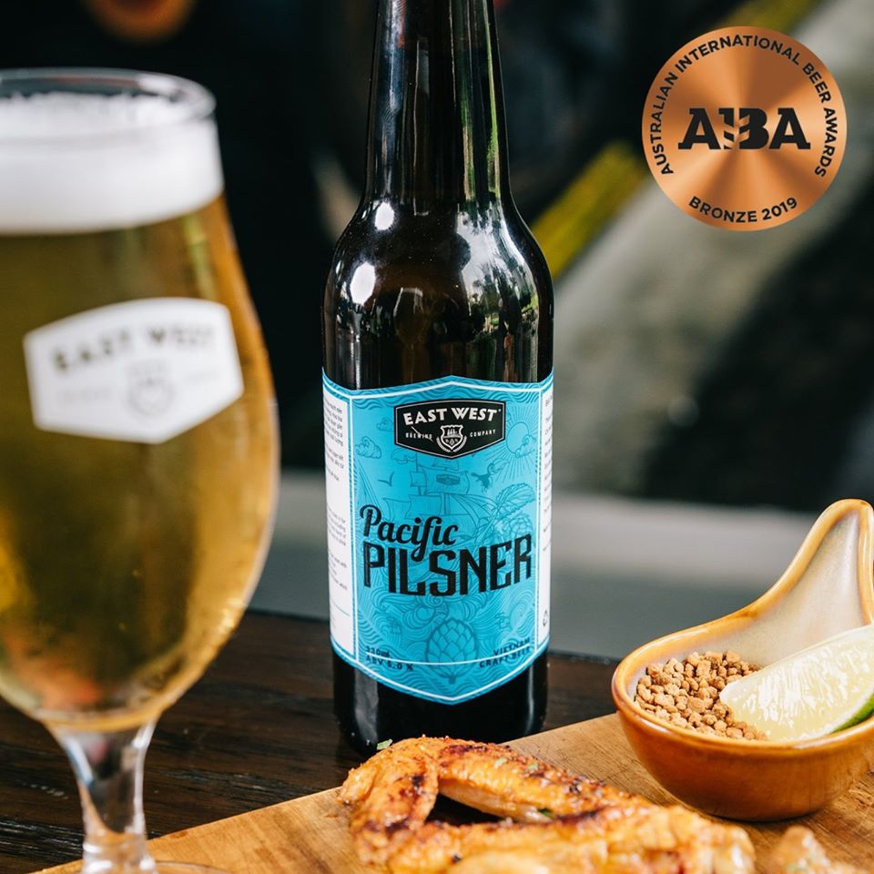 Pacific Pilsner, một trong các craft beer được ưa chuộng nhất tại East West Brewing