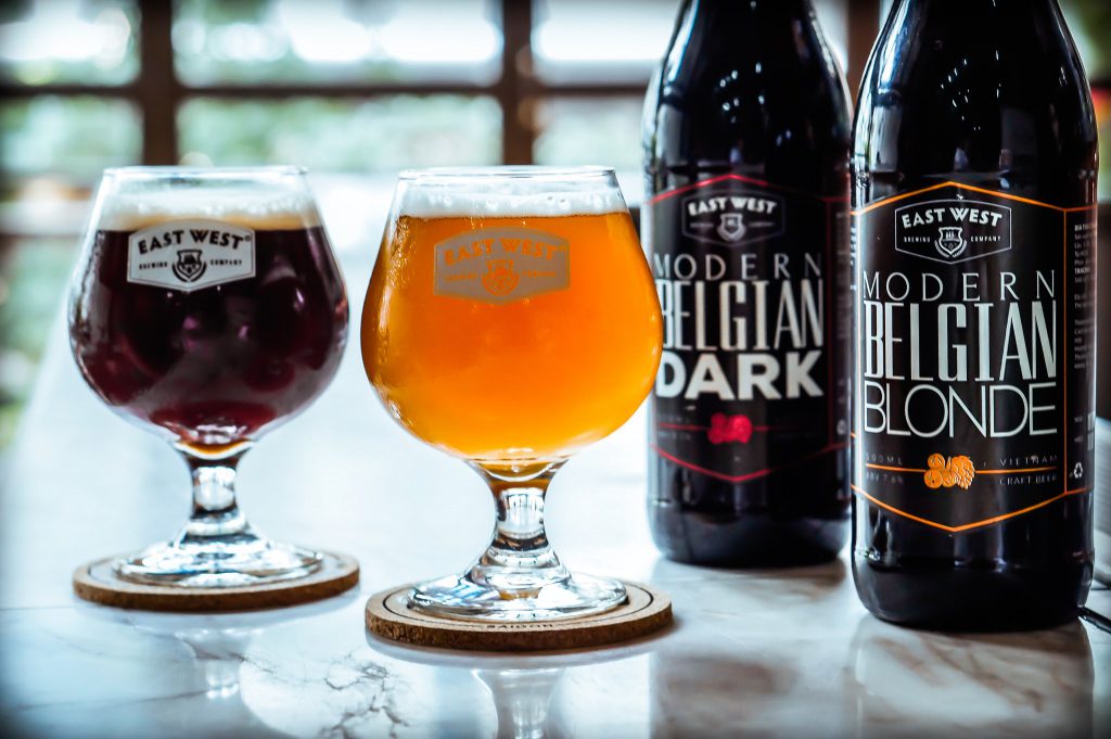bia crafted Modern Belgian Dark và Blonde là 2 loại bia vừa đầm tại East West