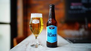 Pacific Pilsner mang đến hương vị cân bằng về hoa bia cũng như phảng phất vị ngọt từ mạch nha